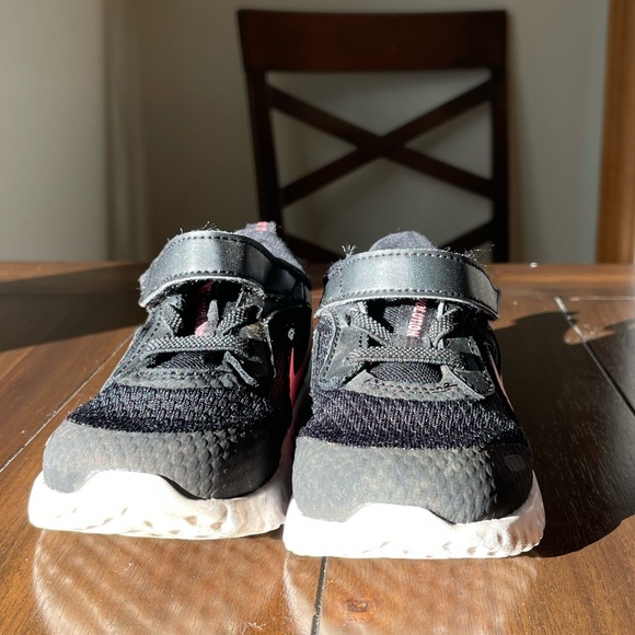 Toddler Pink & Black Nike Runners size 7 - Picture 3 of 6